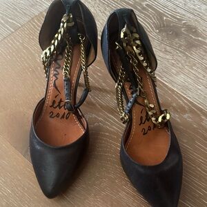 Elegant Black Leather Women's Shoes with Gold Chain Detail Lanvin